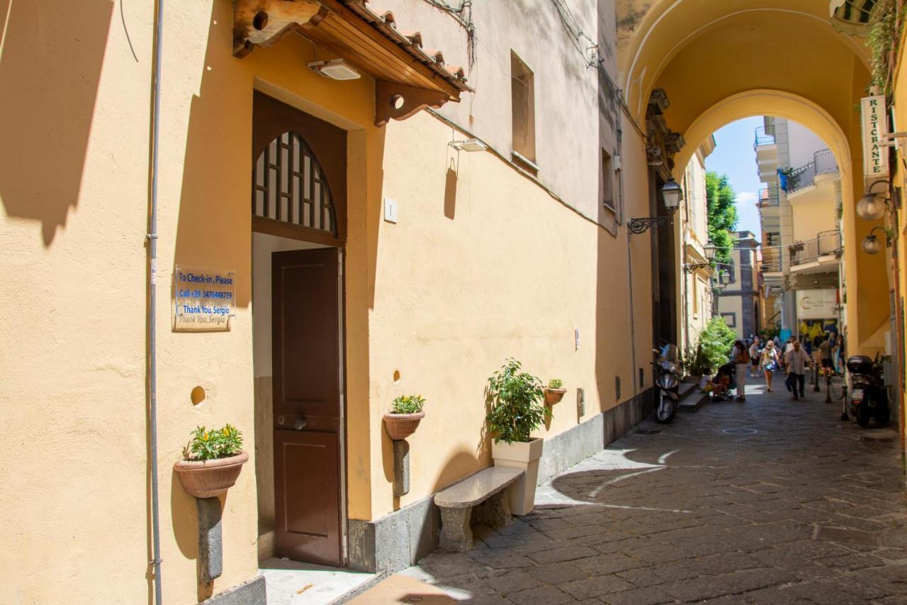 לינה וארוחת בוקר סורנטו Il Palazzetto מראה חיצוני תמונה